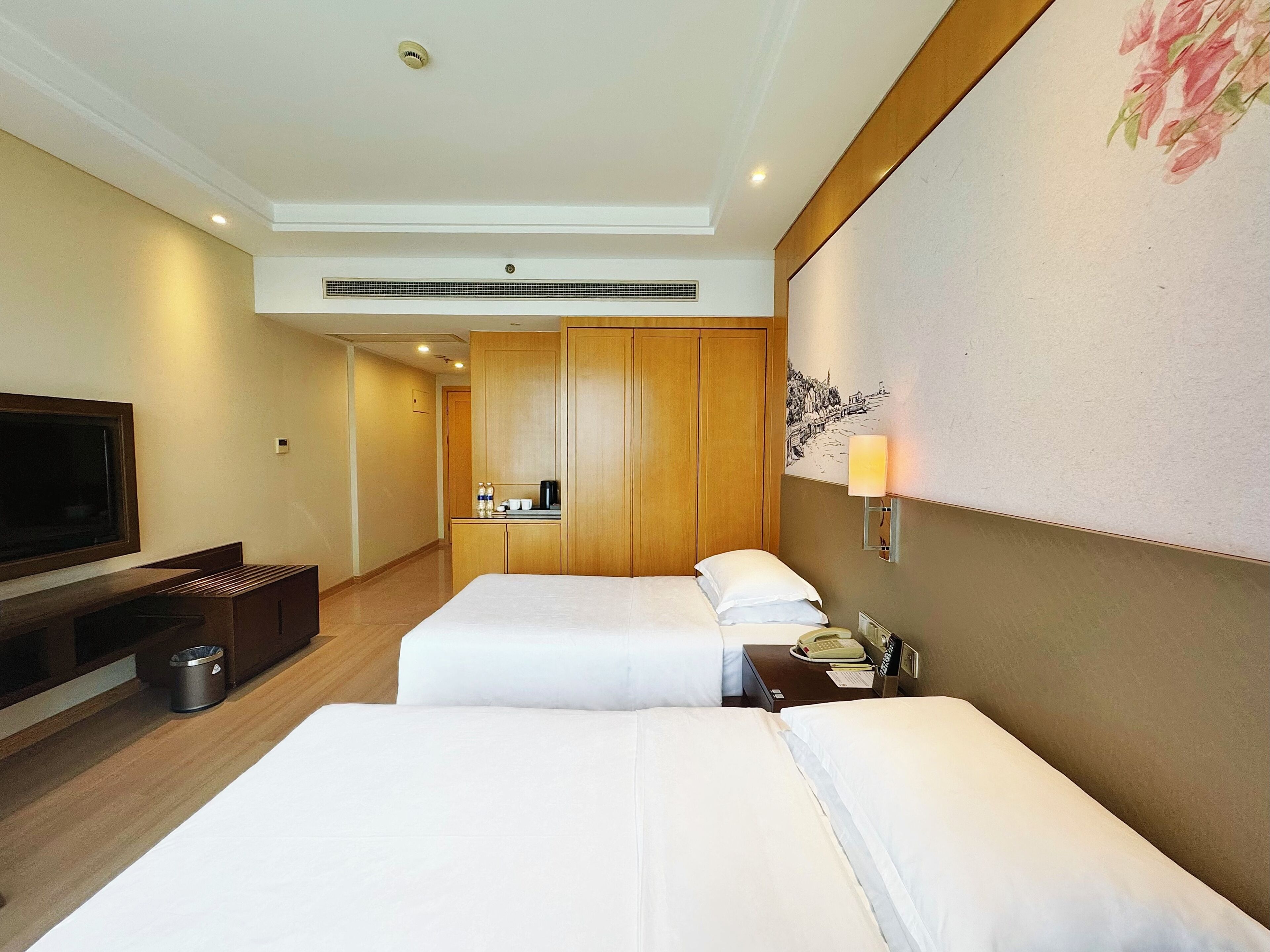 Habitación Elite con 2 camas individuales | Ropa de cama de alta calidad y caja de seguridad en la habitación 