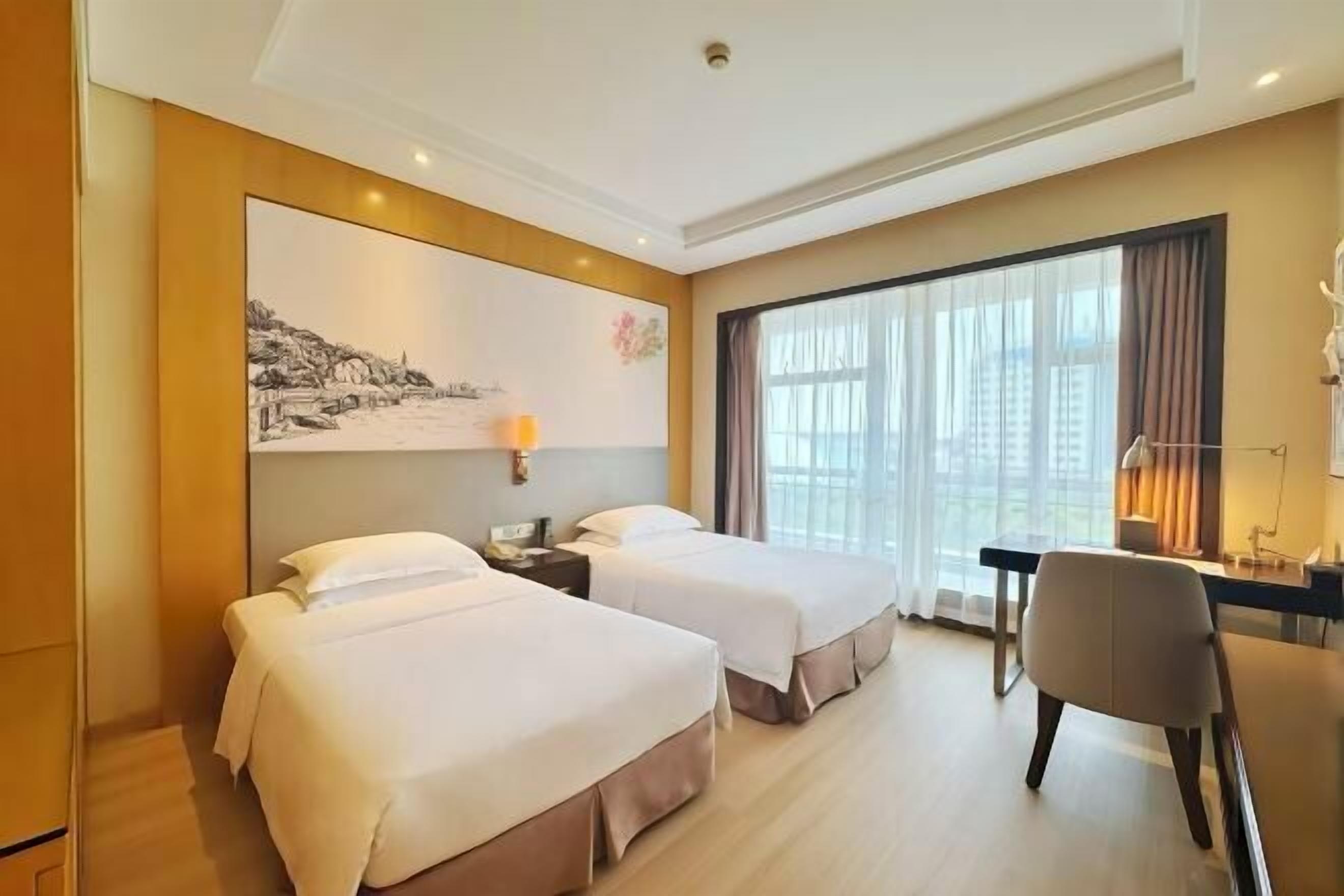 Premium bedding, in-room safe, individually decorated