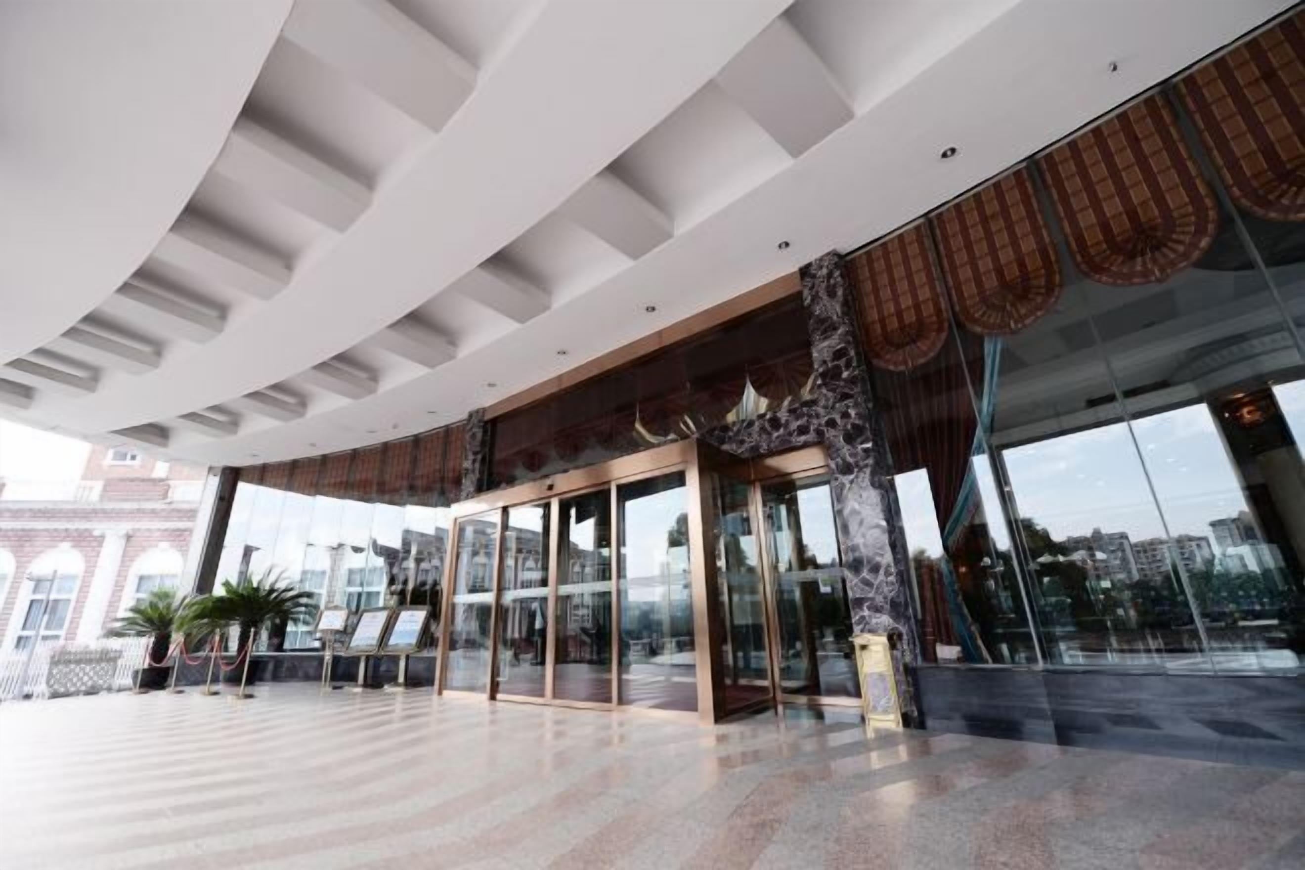 บริเวณภายนอก