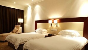 A hotel room with two beds, a chair, a nightstand, and a lamp. - Jinyan Hotel (SHANGHAI)