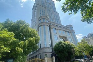 Unclassified image, 3 of 32, button - Jinyan Hotel (SHANGHAI)