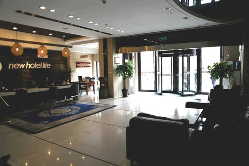 Dandong Life's Business Hotel