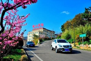 المنشأة من الخارج