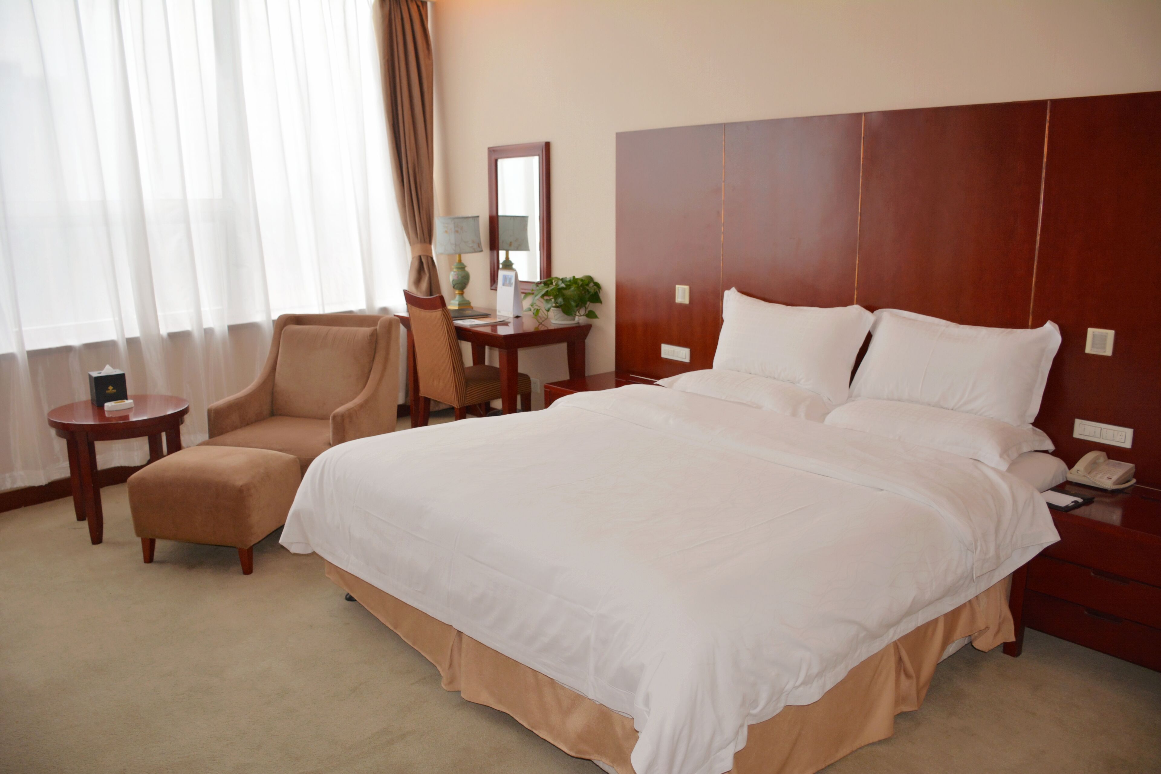 premium double room | minibar, in-room safe, desk, rollaway beds