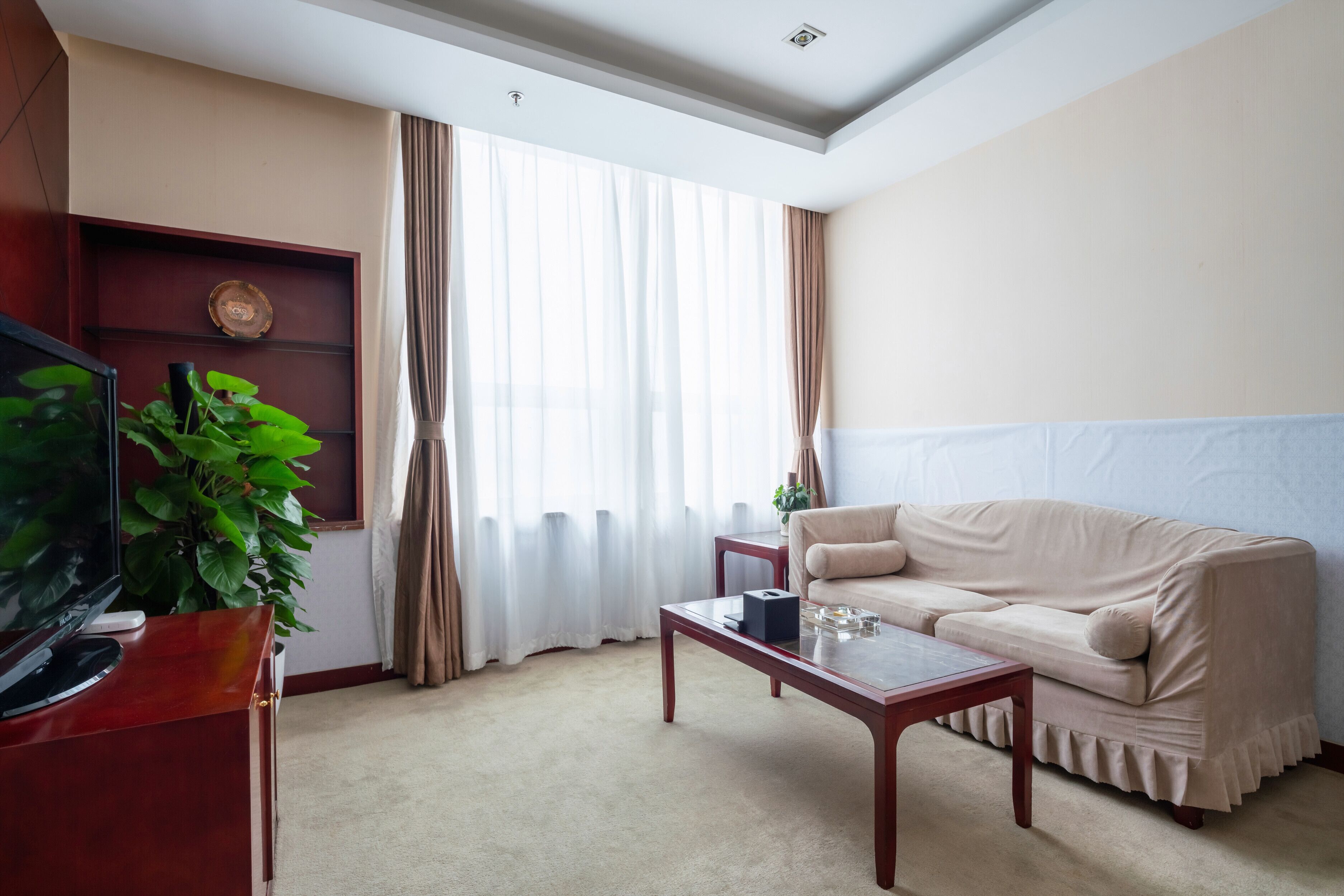 elite suite | minibar, in-room safe, desk, rollaway beds