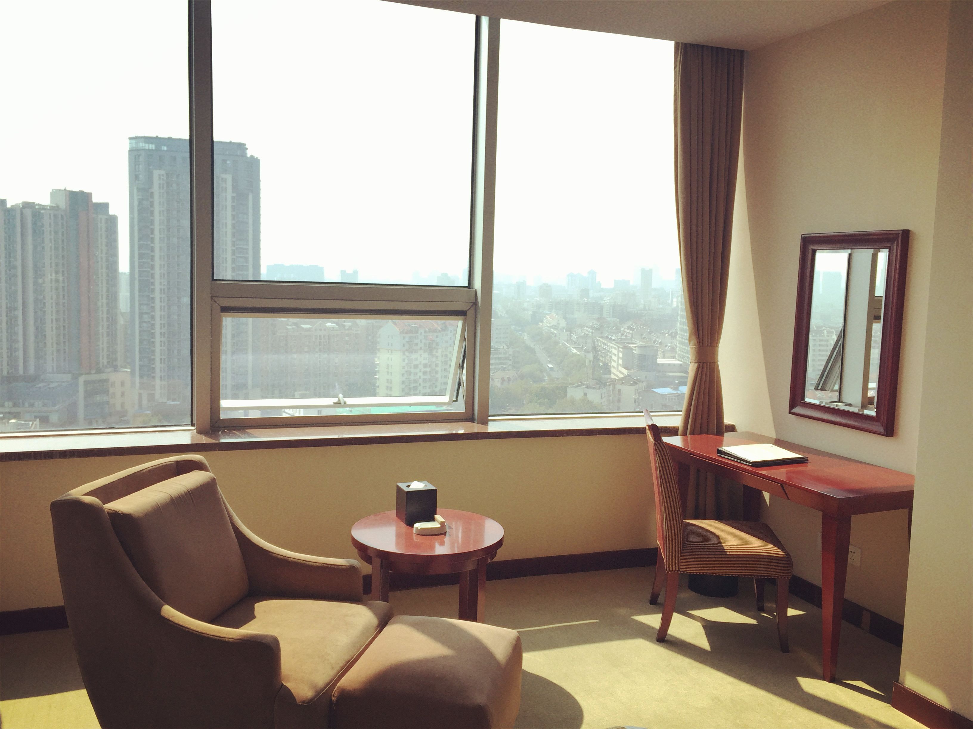 deluxe twin room | minibar, in-room safe, desk, rollaway beds
