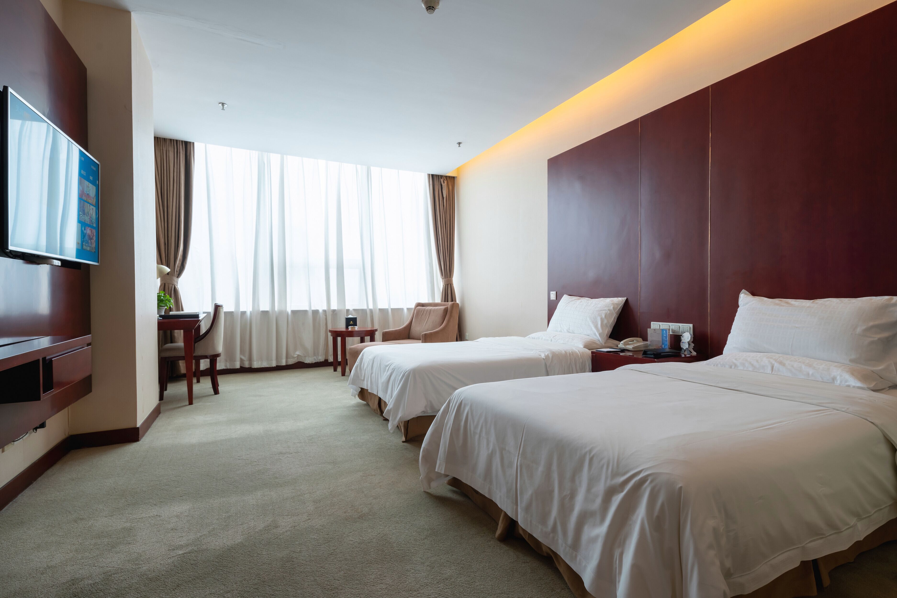 deluxe twin room | minibar, in-room safe, desk, rollaway beds