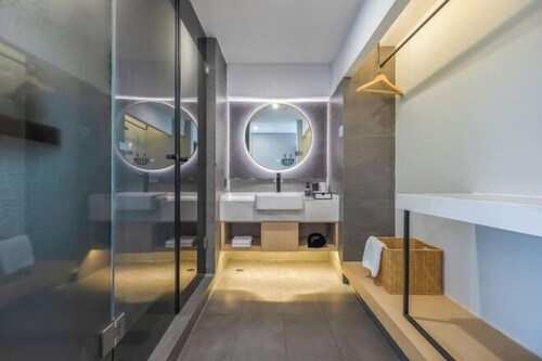 Nanyuan Ejiaplus Hotel (Ninghai Xizi International)