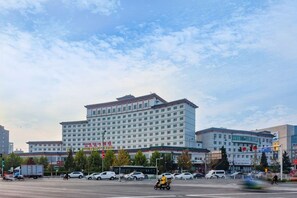Unclassified image, 4 of 103, button - Haotian Holiday Hotel Beijing (Beijing)