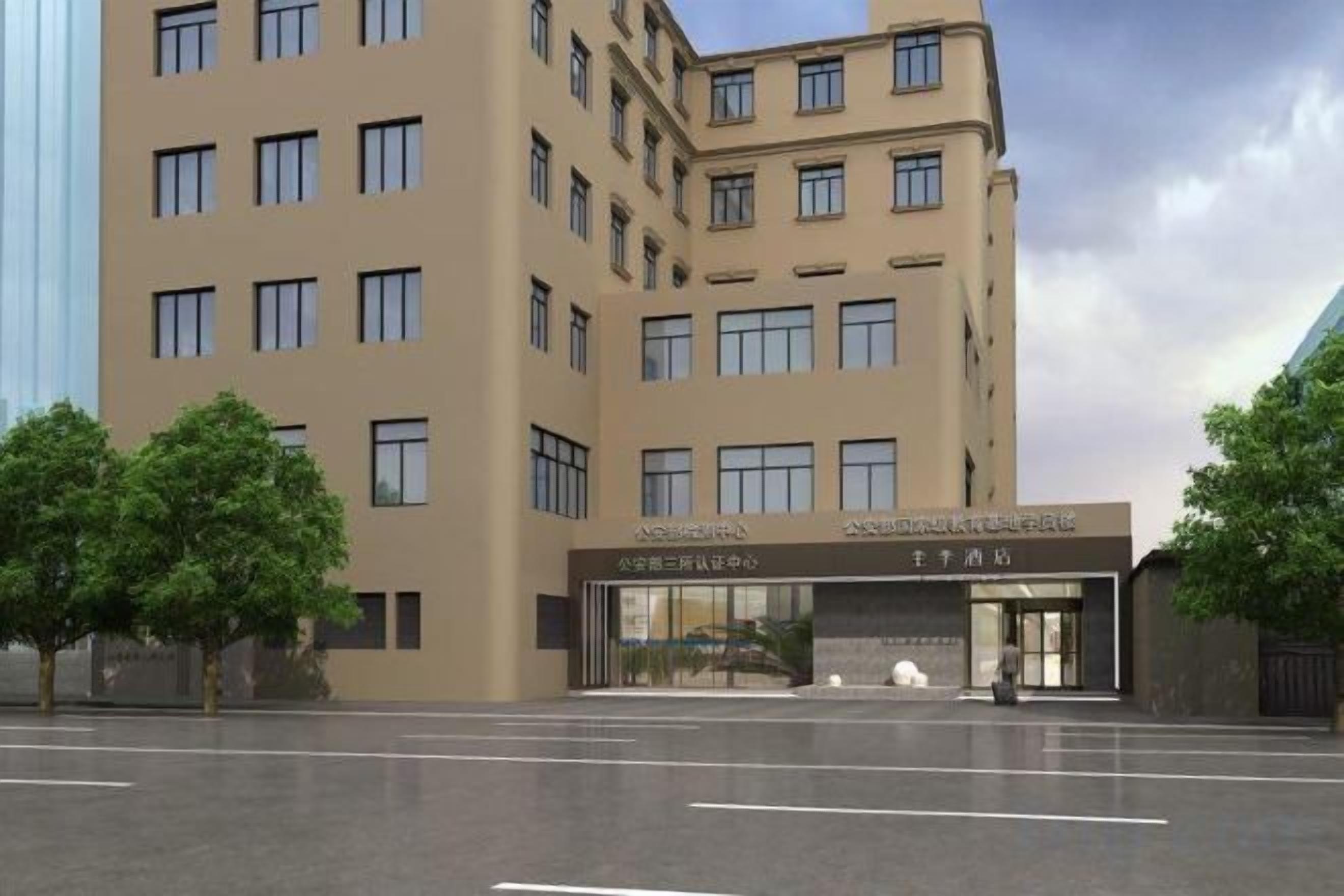 A multi-story hotel with a modern facade, a covered entrance, and a parking lot.