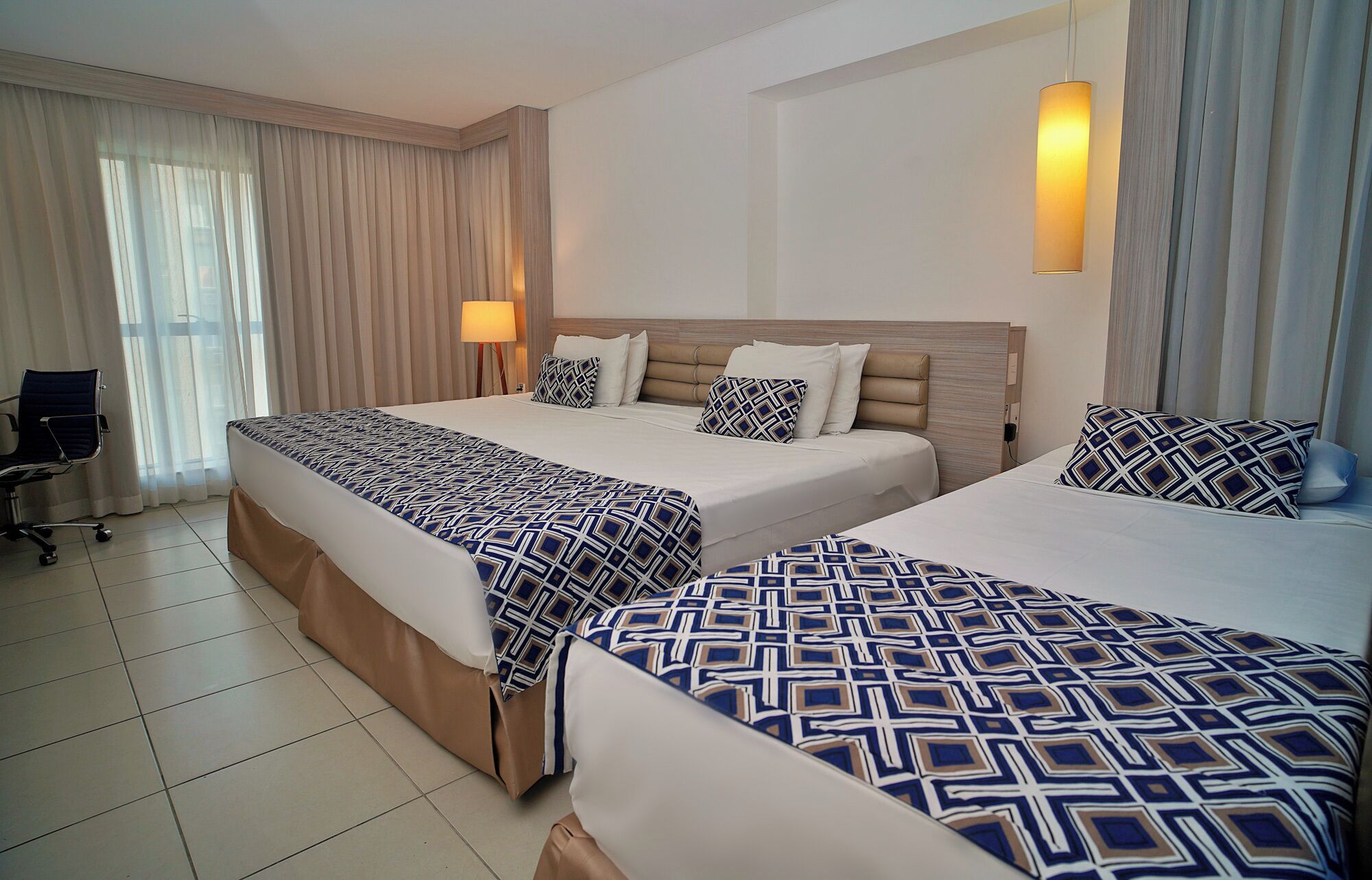 Standaard kamer | Een minibar, een kluis op de kamer, een laptopwerkplek