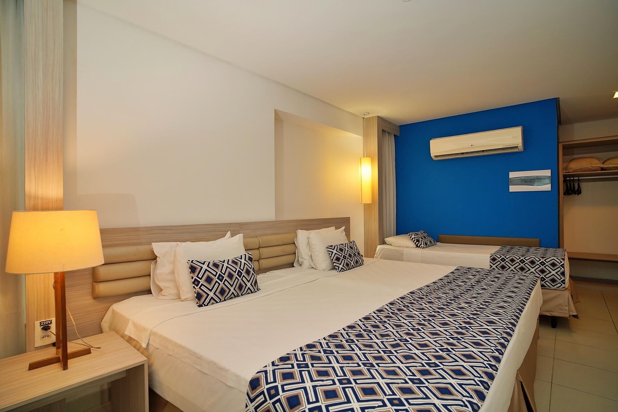 Minibar, Zimmersafe, laptopgeeigneter Arbeitsplatz