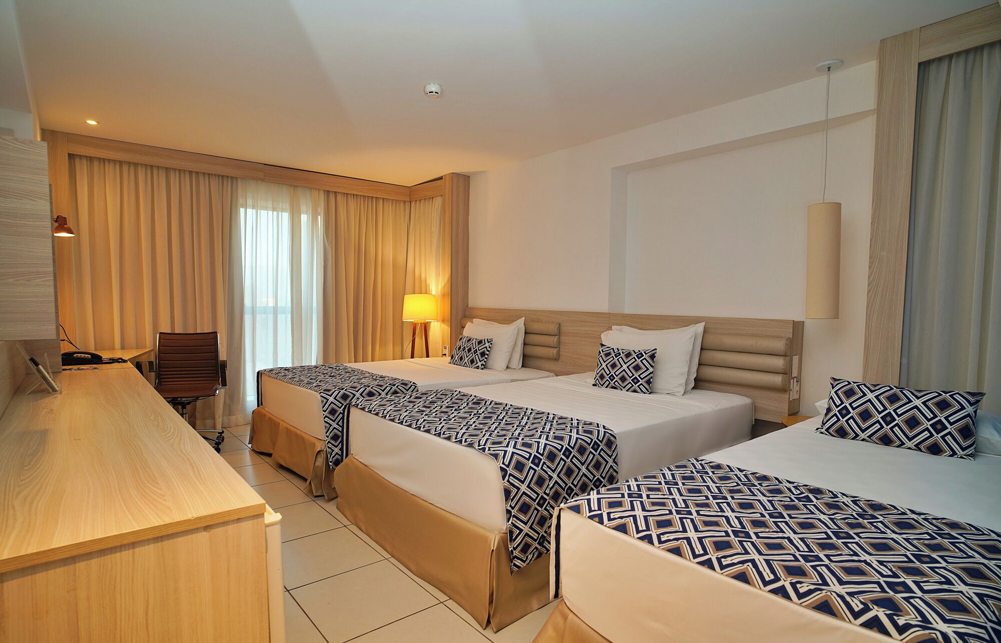 Standaard kamer | Een minibar, een kluis op de kamer, een laptopwerkplek