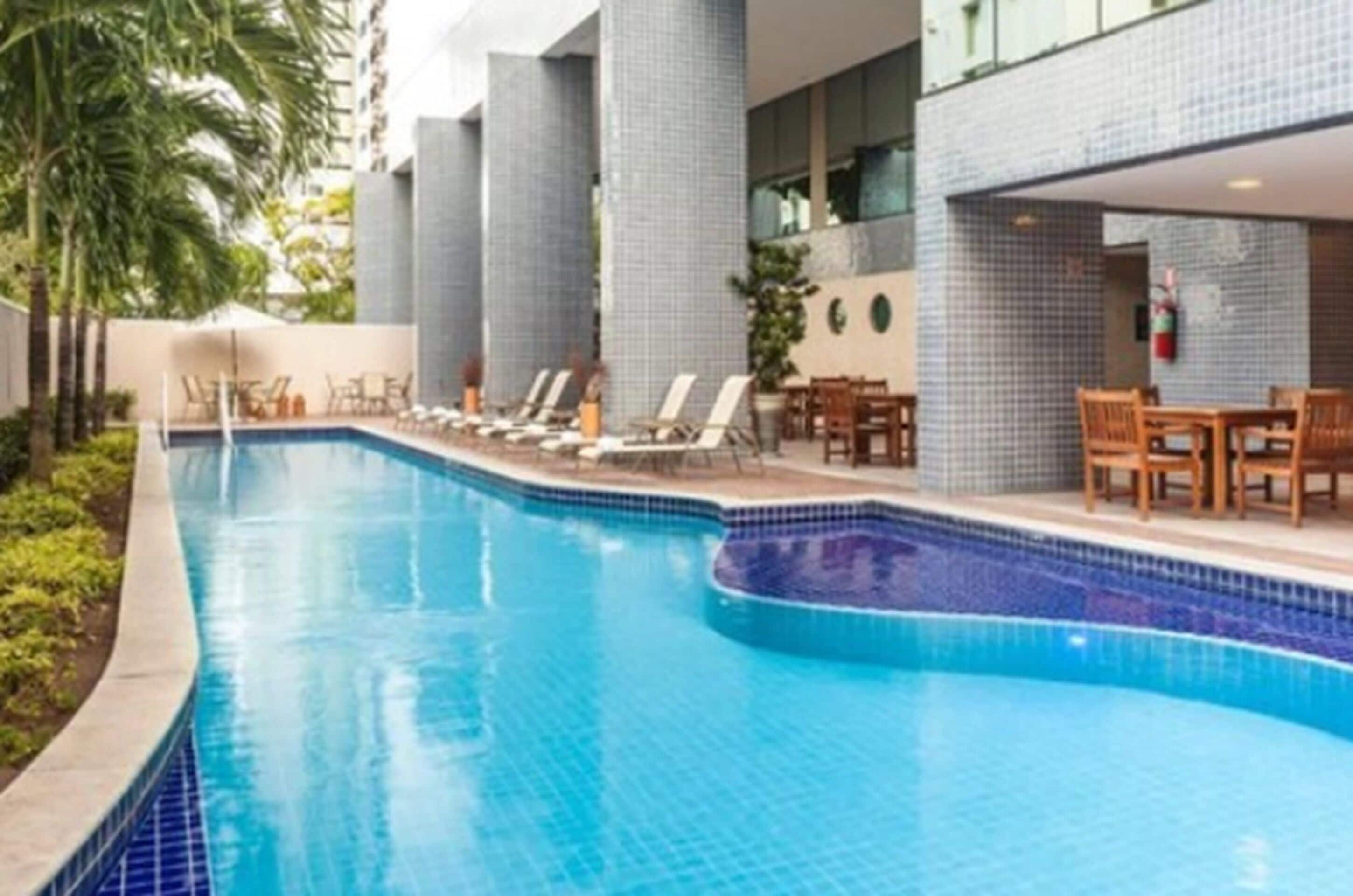 outdoor pool, open 8 am to 10 pm, pool loungers