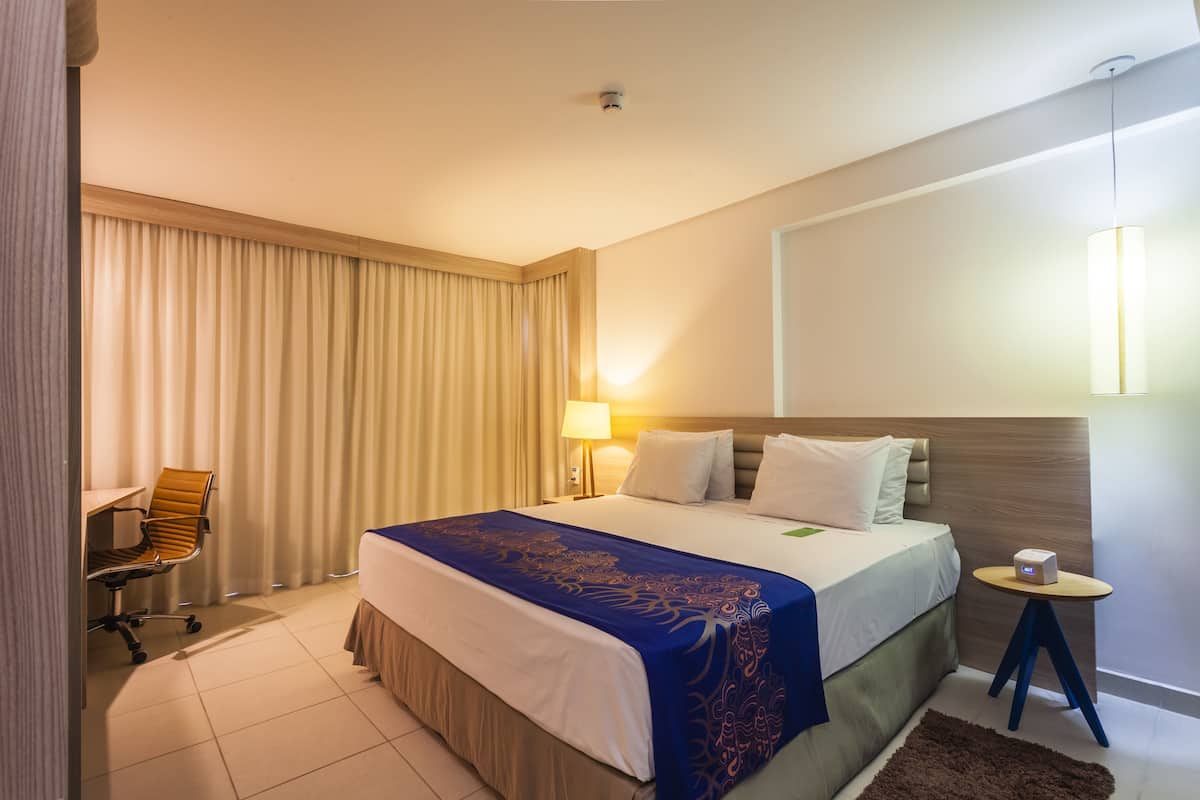 Minibar, in-room safe, laptop workspace, blackout curtains