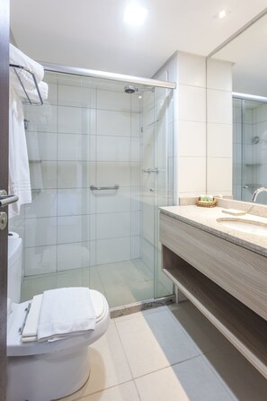 Dusche, Haartrockner, Handtücher