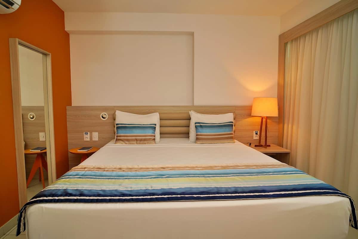 Minibar, in-room safe, laptop workspace, blackout curtains