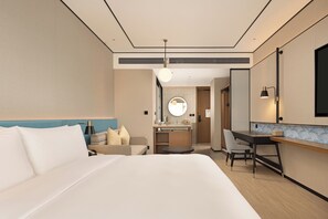 Superior King Room | In-room safe, laptop workspace, blackout drapes, soundproofing - Hilton Garden Inn Chengdu Jinniu Yipintianxia (Chengdu)
