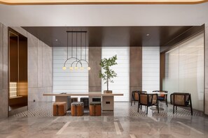 Lobby - Hilton Garden Inn Chengdu Jinsha Site Museum (Chengdu)