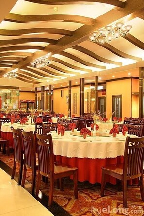 4 restaurants; ze serveren er ontbijt, lunch en diner 