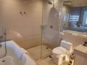 Bathroom - Nanying Hotel (Shanghai)