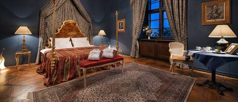 In-room safe, desk, soundproofing, free WiFi