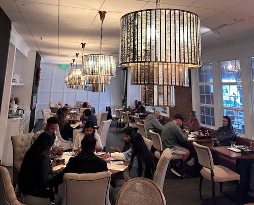 Cow Hollow Inn & Suites