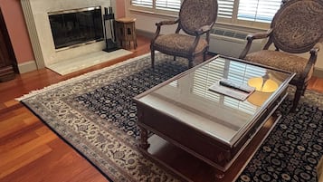 Habitación | Área de sala de estar | Televisión de pantalla plana