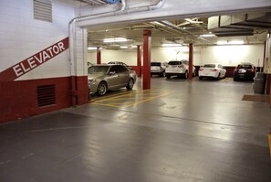 Free self-parking - Cow Hollow Inn & Suites (San Francisco)