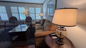 Habitación | Área de sala de estar | Televisión de pantalla plana