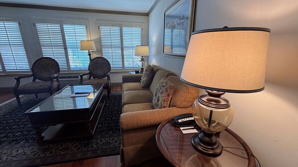 1 Bedroom Suite, 1 King Bed | Living area - Cow Hollow Inn & Suites (San Francisco)