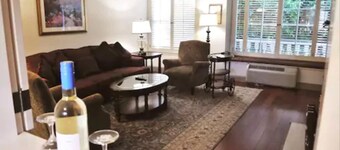 Cow Hollow Inn & Suites