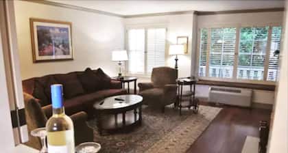 Cow Hollow Inn & Suites