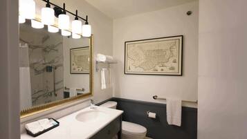 Kombinasi shower/bathtub dan perlengkapan mandi gratis