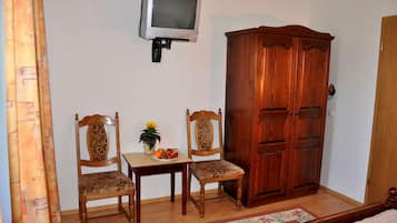 Standard Double Room | In-room safe, soundproofing, free WiFi, bed sheets