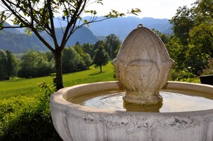 Morgunverður og kvöldverður í boði, útsýni yfir garðinn 