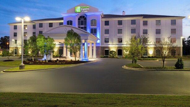 A Holiday Inn Express & Suites hotel with a central entrance, multiple floors, and a well-lit facade. - Holiday Inn Express & Suites Aiken by IHG (Aiken)
