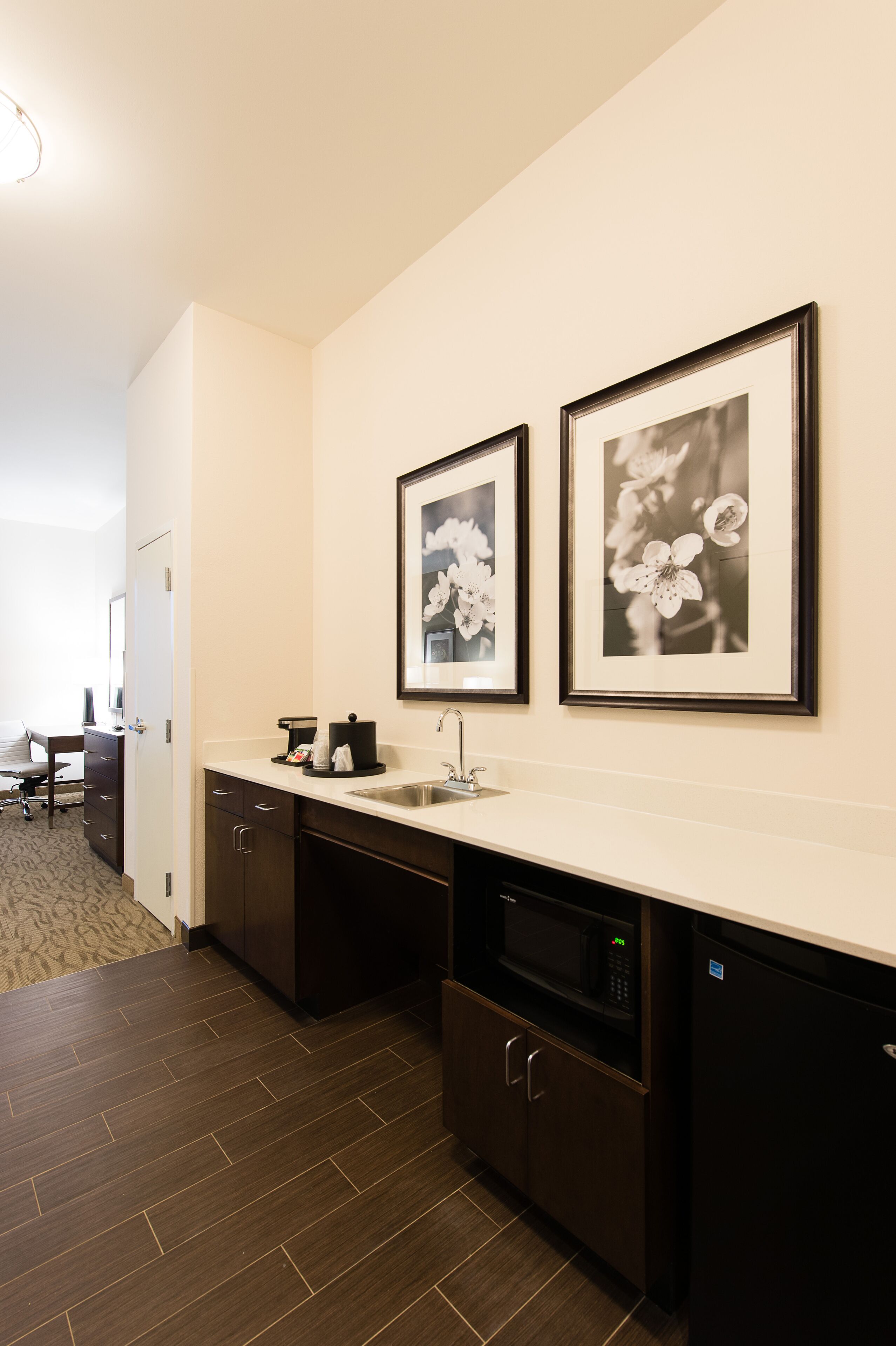 1 bedroom, in-room safe, desk, iron/ironing board