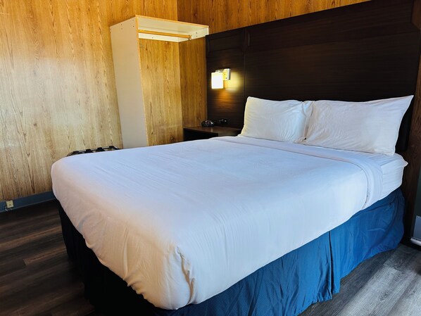 Standard Room | Iron/ironing board, free WiFi, bed sheets