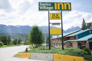 Exterior - Swiss Village Inn (Golden)