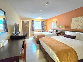 Quarto standard, 2 camas Queen | Cofres nos quartos, escrivaninha, Wi-Fi de cortesia