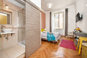 Standardværelse med 2 enkeltsenge | Minibar, individuelt design, individuel indretning, skrivebord