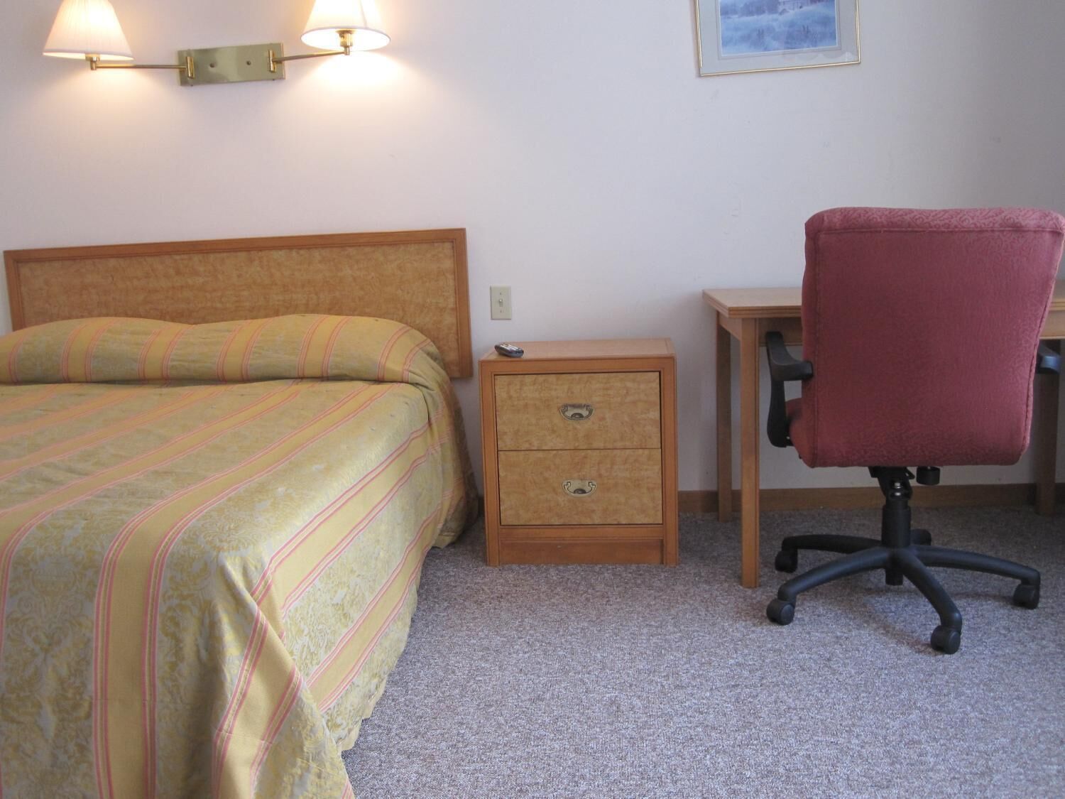 Desk, iron/ironing board, free WiFi, bed sheets