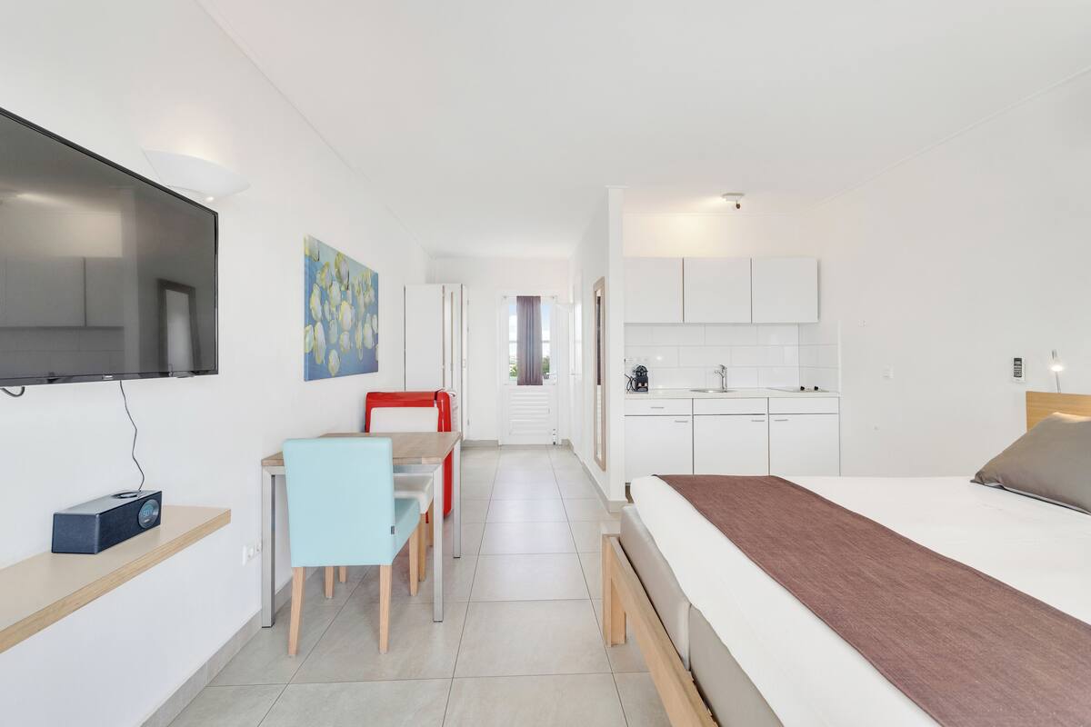 studio, ocean view | hypo-allergenic bedding, in-room safe, iron/ironing board