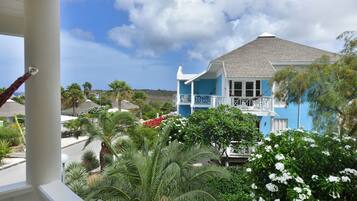 Superior studio | Hypoallergeen beddengoed, een kluis op de kamer