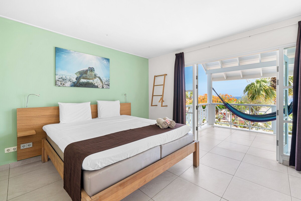 Apartment, 1 Bedroom, Ocean View | Hypo-allergenic bedding, in-room safe, iron/ironing board (on request)