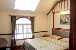 Iron/ironing board, free WiFi, bed sheets