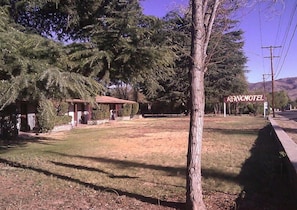 Property grounds - Ranch Motel (Tehachapi)