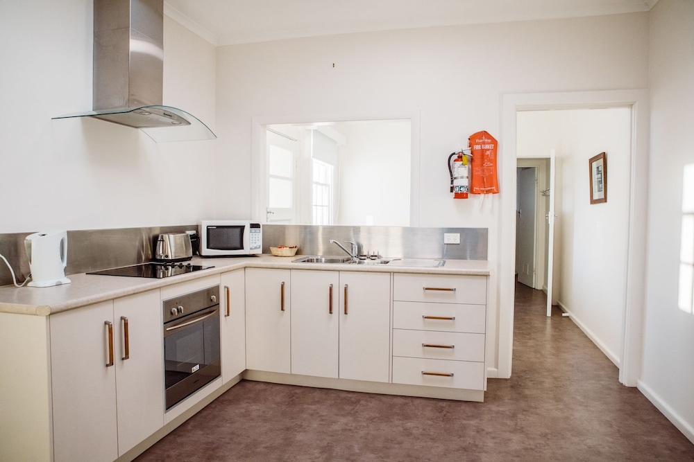 Low Head Pilot Station Accommodation by null