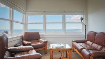 House, 3 Bedrooms, 2 Bathrooms (Light Keepers) | Living area | 34-inch flat-screen TV with digital channels, TV, DVD player